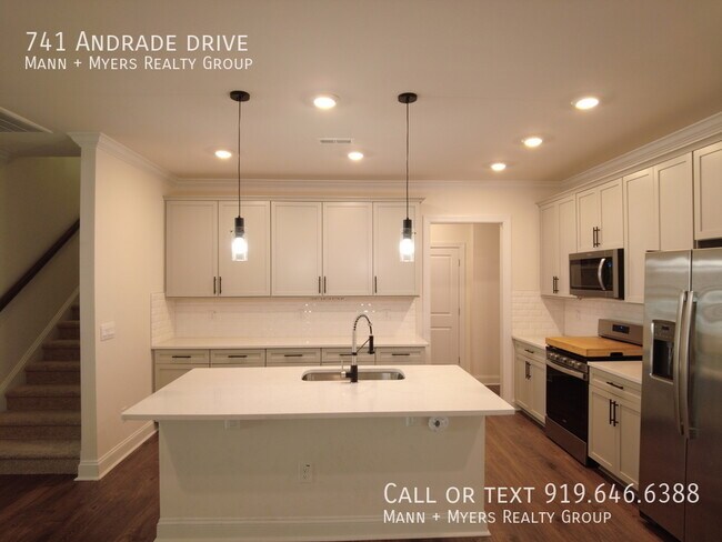 Building Photo - 741 Andrade Dr