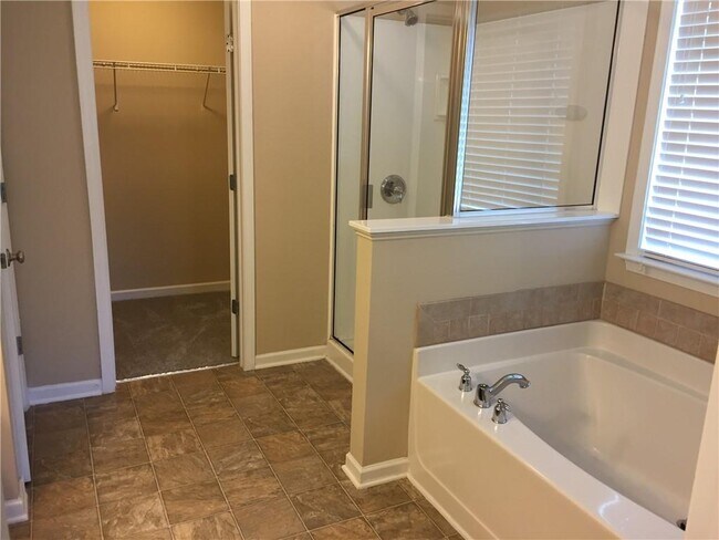 Building Photo - 3338 Castleberry Village Cir