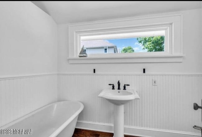 Building Photo - 208 E Bergen Pl