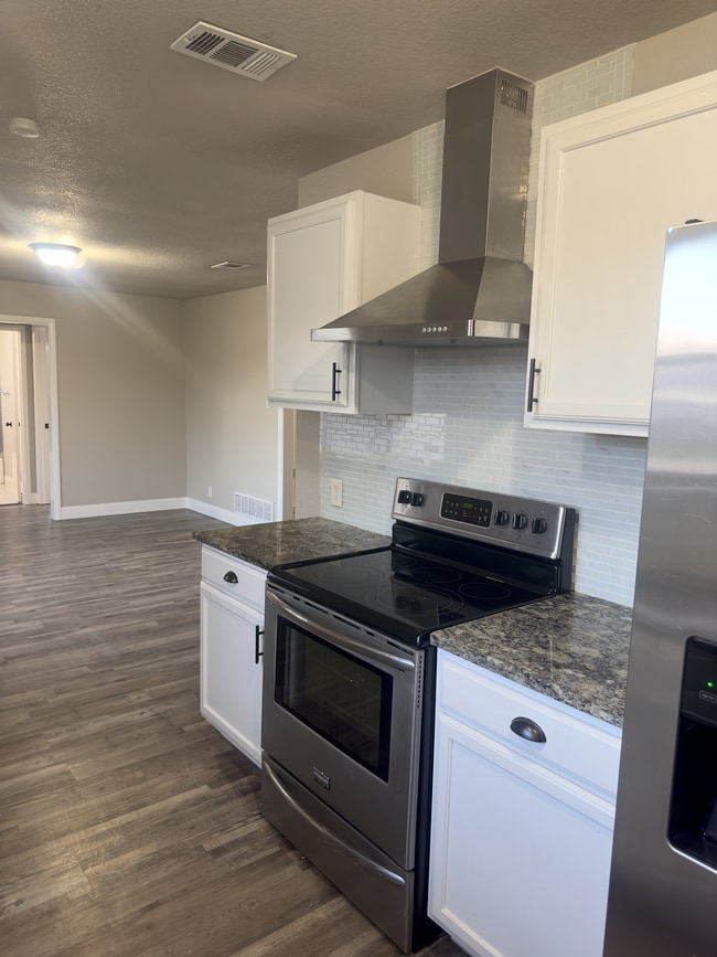 Building Photo - 420 Glenwood Terrace