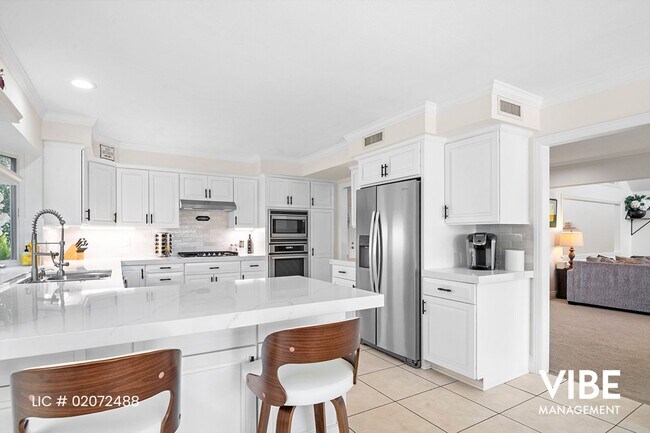 Building Photo - Gorgeous GUARD GATED Westlake Island 3+3 h...