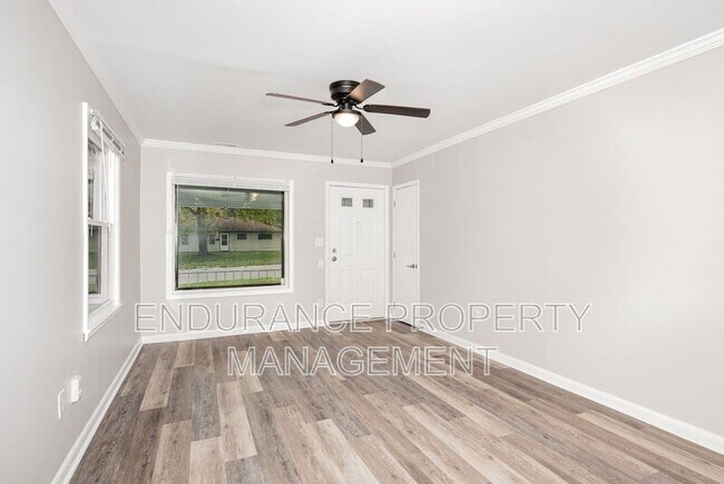 Building Photo - 4612 W Hillcrest Ave