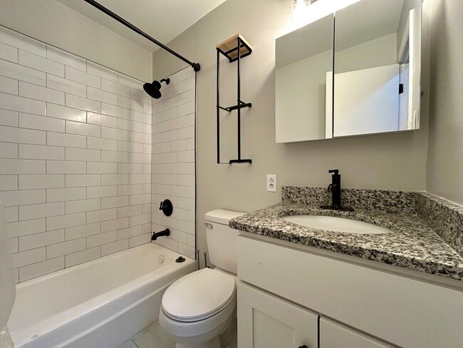 Building Photo - 5922 Amity Pl