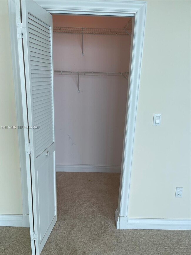 Building Photo - 5025 Collins Ave