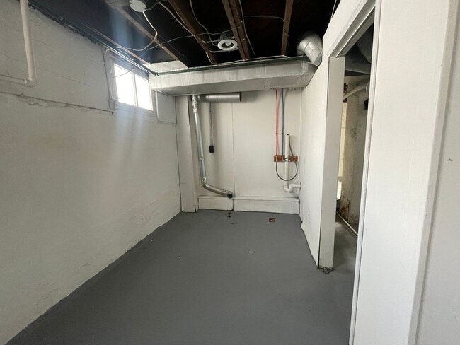 Building Photo - Updated 2 Bedroom 2 Bathroom Home