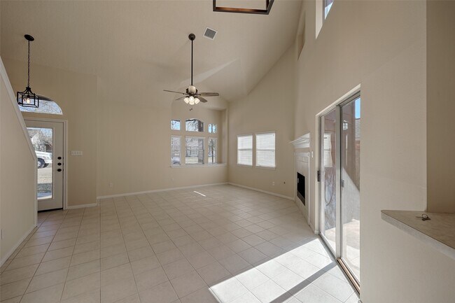 Building Photo - 1815 Tickner St