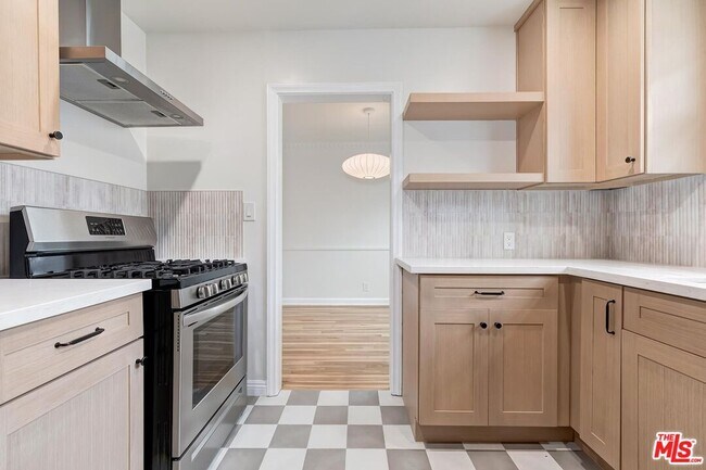 Building Photo - 405-404 Shirley Pl