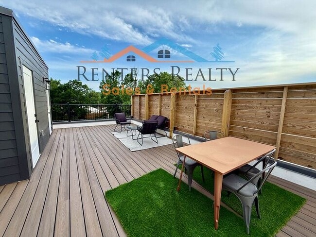 Building Photo - Stunning 3 Bedroom with Rooftop Terrace