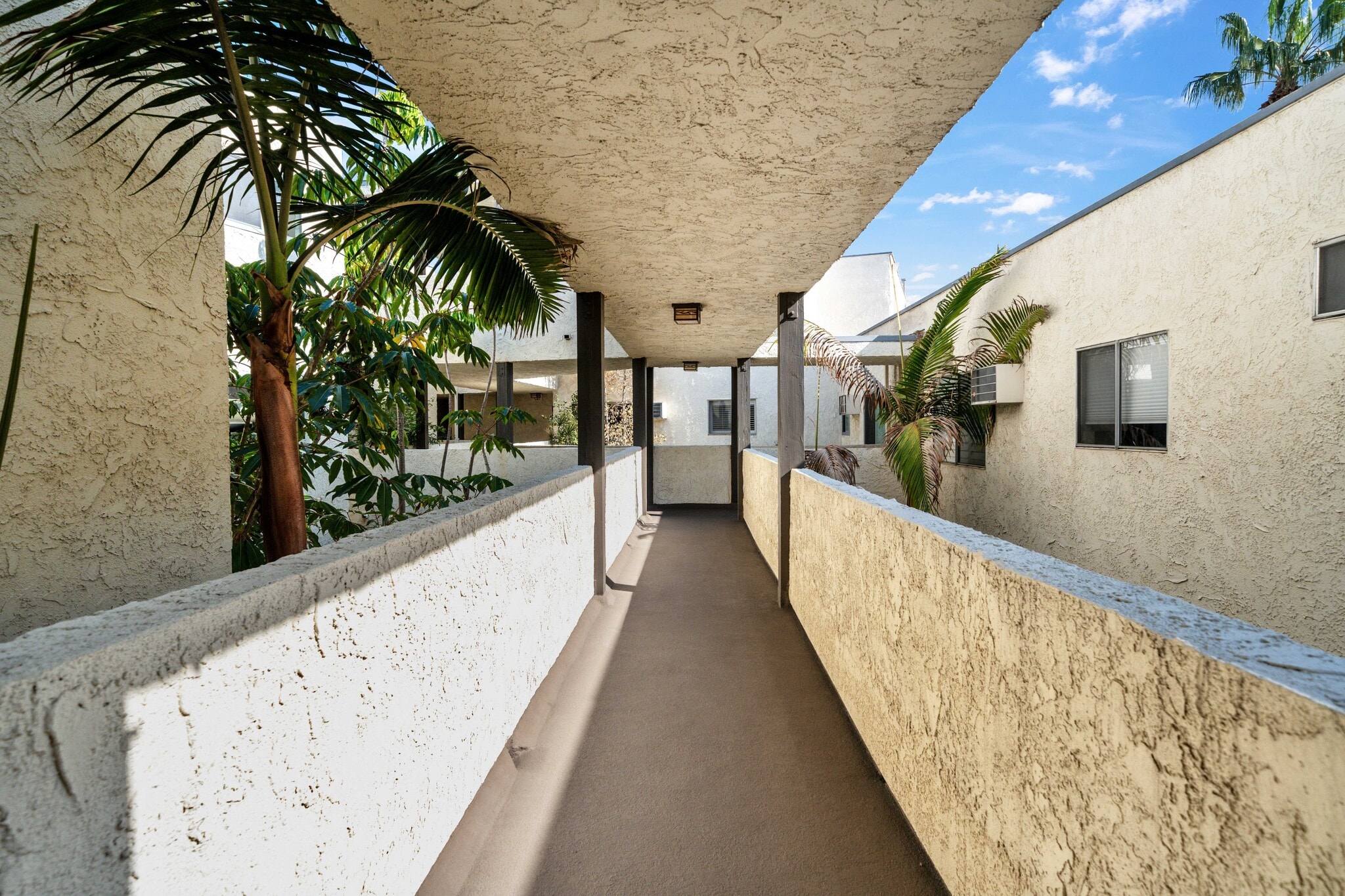 Building Photo - 8400 De Longpre Ave