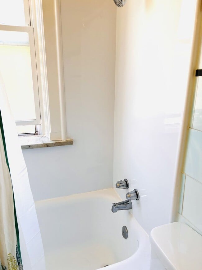 Building Photo - 3668 Wilmington Ave