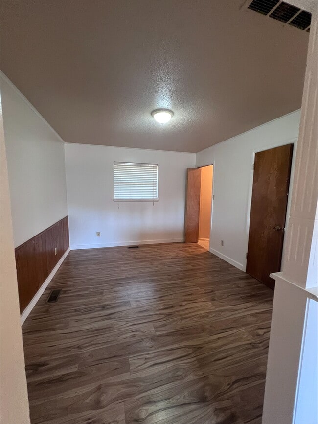 Building Photo - 735 NW 5th St