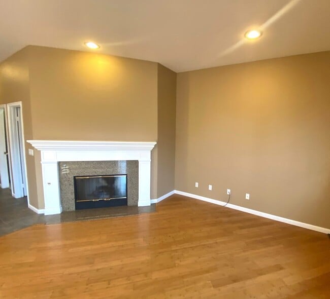 Building Photo - Gorgeous one story home in Bradley Square