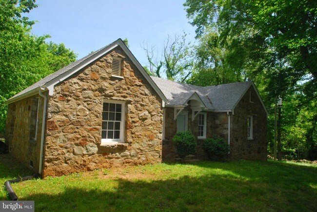 Building Photo - 23131 Oakham Farm Ln
