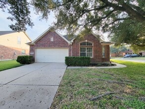 Building Photo - Fantastic looking 4 bedroom and 2 bathroom home in a great neighborhood nestled in the heart of S...
