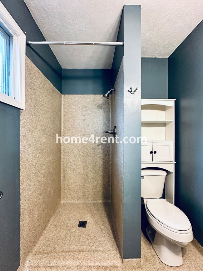 Building Photo - Charming Ranch Style, Prairie Village Home w/ a Fenced Yard, Updated Baths, and All Appliances In...