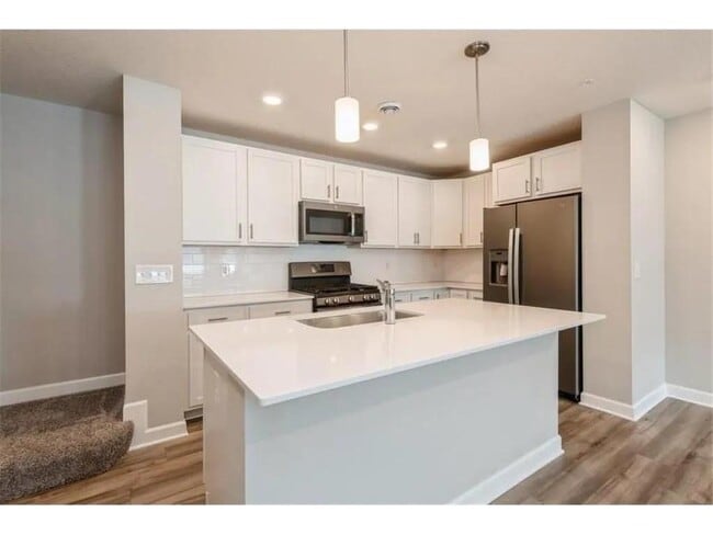 Building Photo - 10888 Fountain Pl N