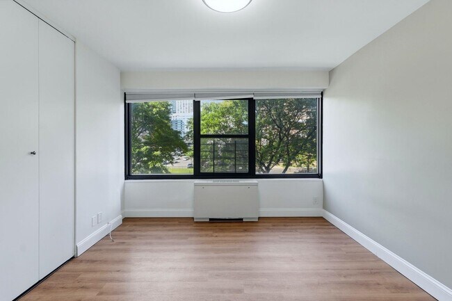 Building Photo - 135 Montgomery St