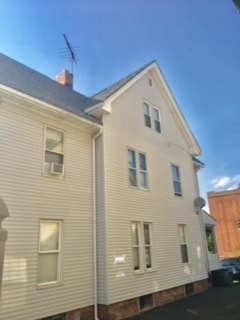 Side view - 239 Center St