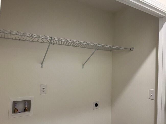 Building Photo - $1,000 Off First Full Month Rent