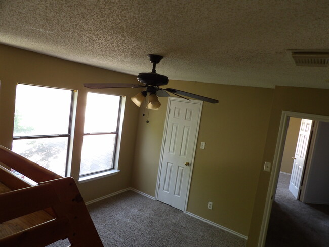 Building Photo - 6610 Beech Trail Dr