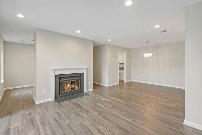 Building Photo - 2815 Lee Oaks Ct