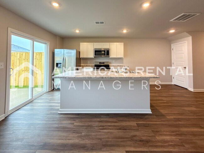 Building Photo - Escape to Lakeside Living in Lincoln! Available to View Now!!!