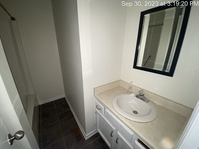 Building Photo - 912 Drew Ct