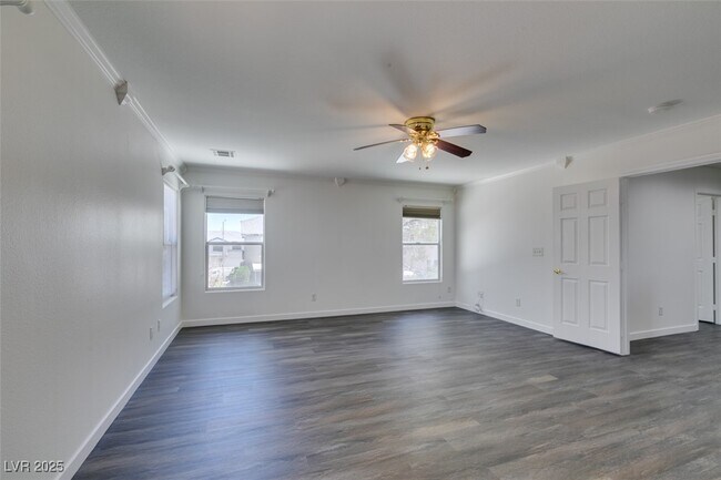 Building Photo - 210 Lynbrook St