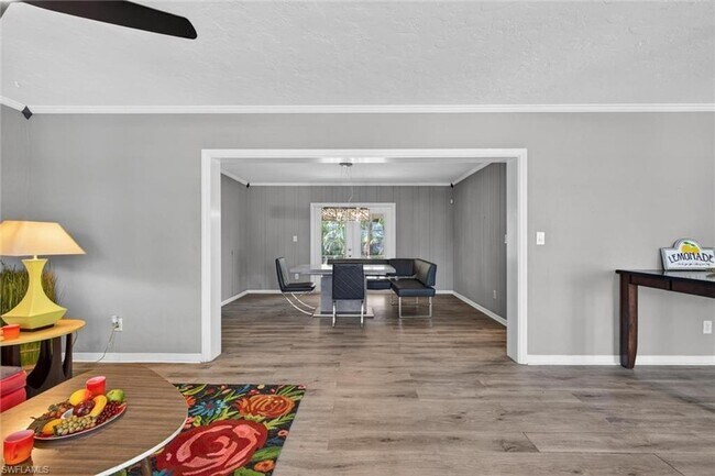 Building Photo - 1420 Maravilla Ave