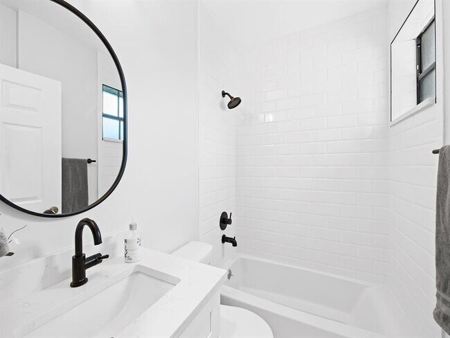 Building Photo - 8292 Waterline Dr