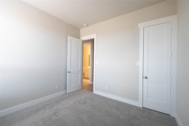 Building Photo - 2204 Inglenook Grv Dr