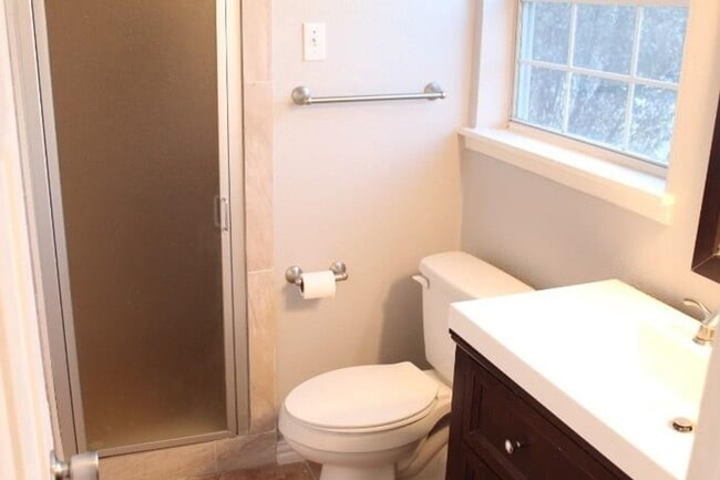 Building Photo - 2 Bedroom, 2.5 Bath, Water Included in Rent!