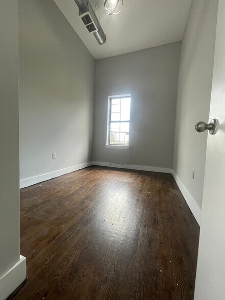 615 Bramhall Ave 3L - 618 Bramhall Ave