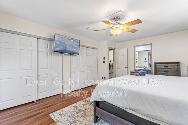 Building Photo - 1720 N Doral Way