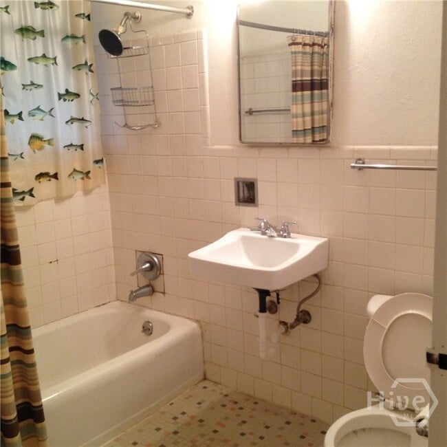 Building Photo - 1250 Venita Dr