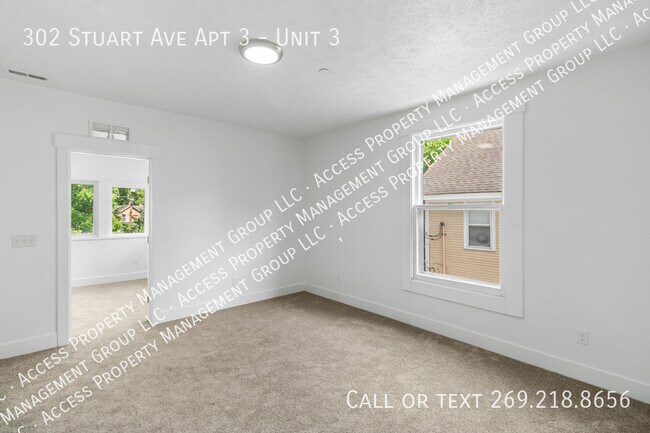 Building Photo - 302 Stuart Ave