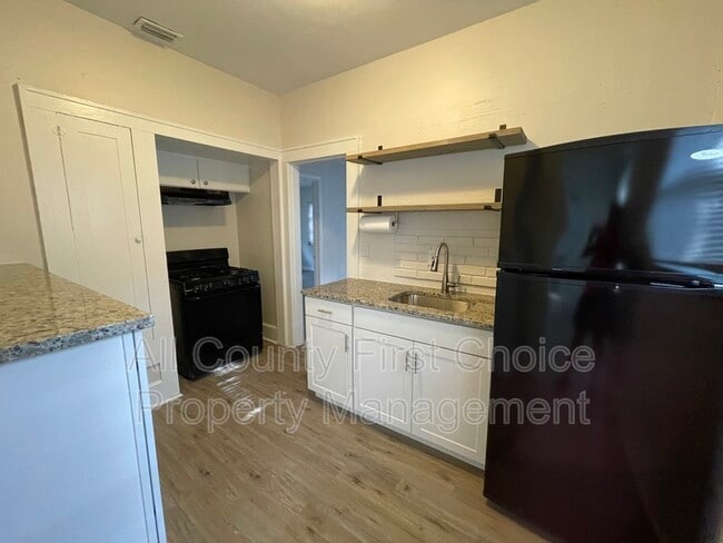 Building Photo - 1111 James Ave S