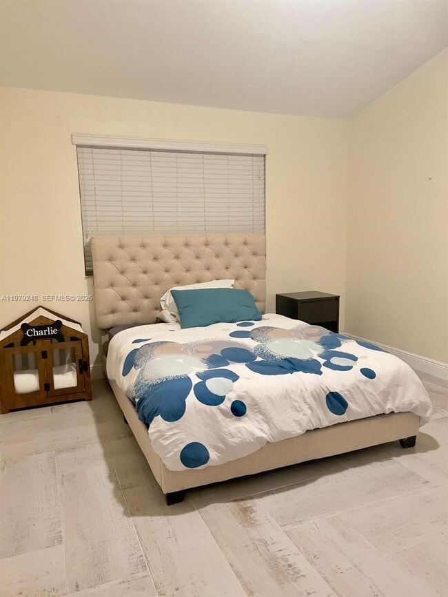 Building Photo - 568 N University Dr