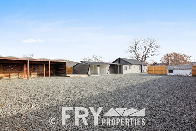 Building Photo - Fully Remodeled 3bed/2bath Arvada Ranch