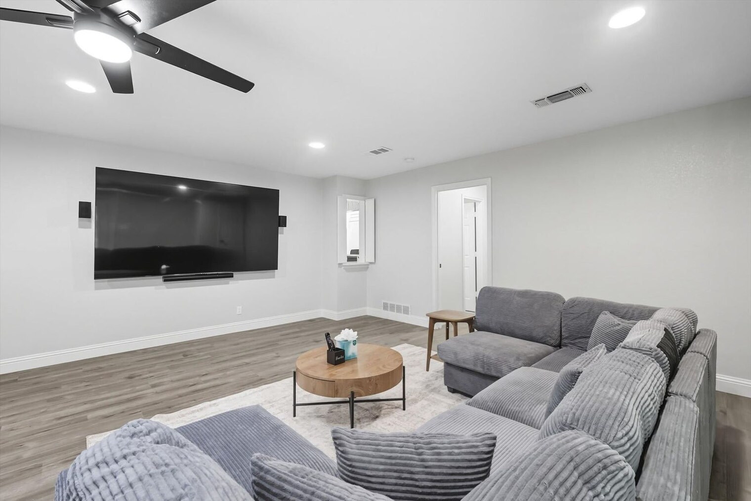 Building Photo - 3667 High Rd