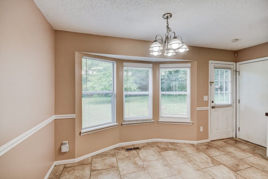 Building Photo - 5837 Janet Dr