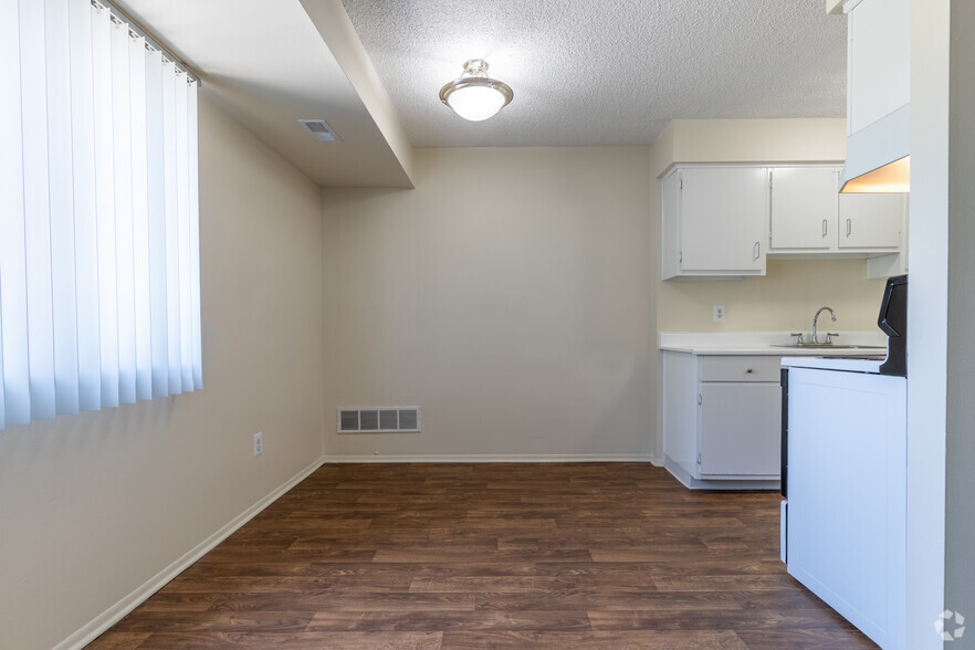 Dining Room - Franklin Palmer Apartments