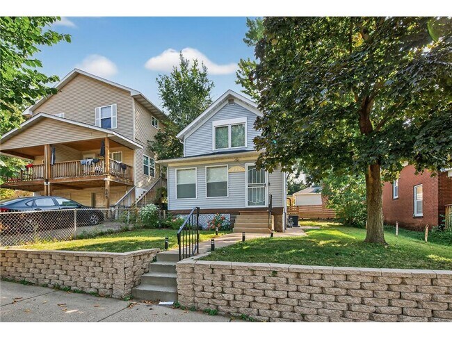 Building Photo - 884 Westminster St