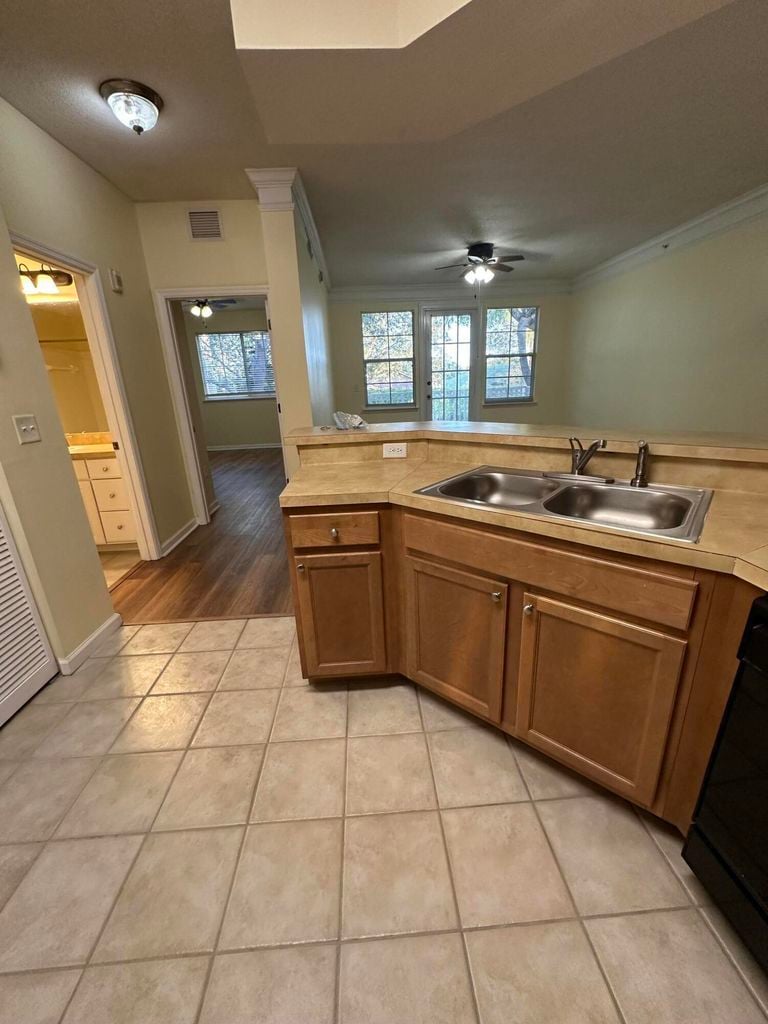 Building Photo - 9905 Baywinds Dr