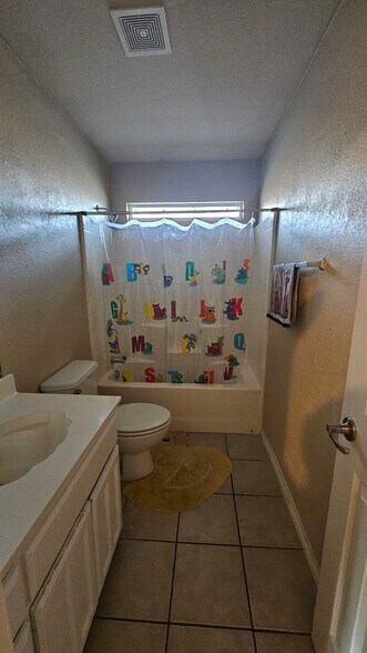 Building Photo - 8409 Romanway Dr