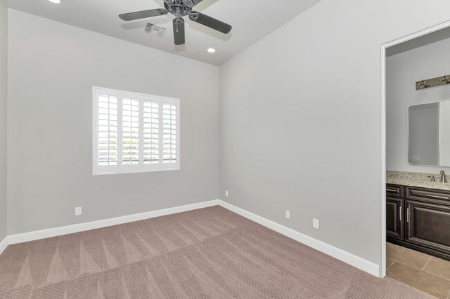 Building Photo - 3324 E Suncrest Ct