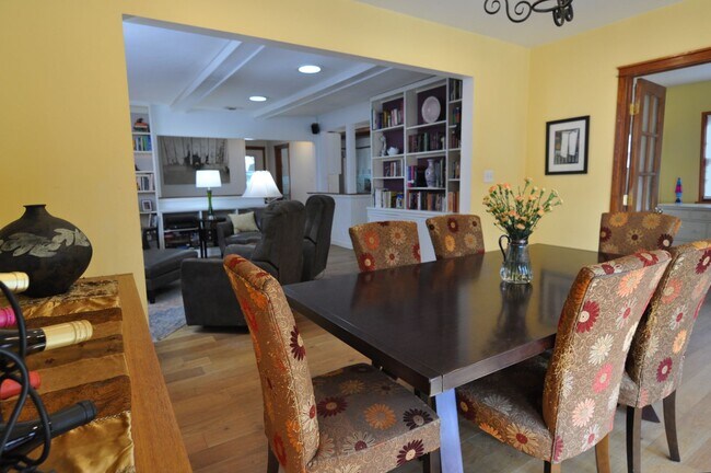 Building Photo - 4 Bedroom Pool Home for Rent in Woodland H...