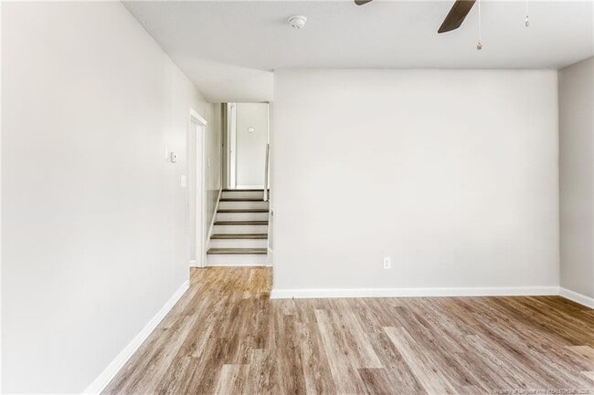 Building Photo - 1089 Essex Pl