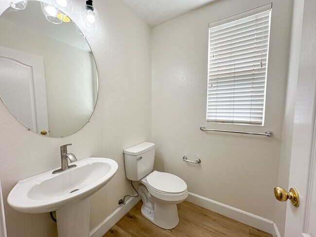 Building Photo - COMING SOON!  Sienna Ridge 3 Bedroom Home for Rent in Canyon Country!