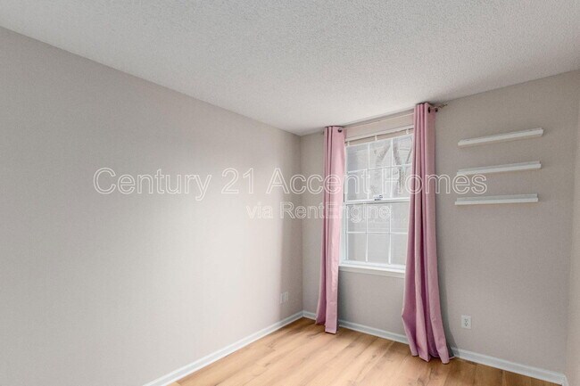 Building Photo - 12113 Greenway Ct